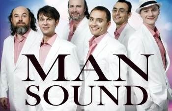 Вокал,  фортепиано, гитара ,сольфеджио и сочинения песен