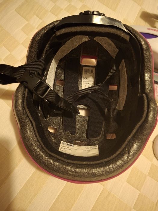 Patins em linha e capacete