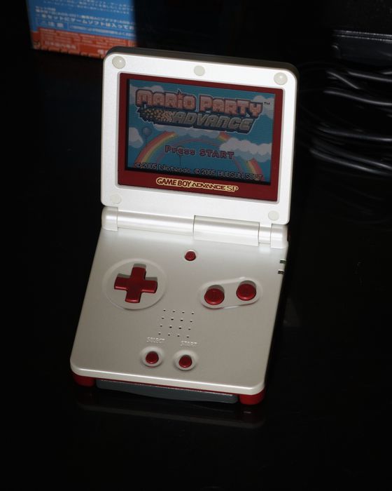 Gameboy Advance SP FAMICOM COLOR