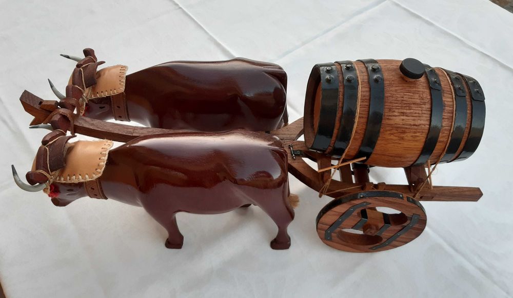 Conjunto de bois feito à mão em madeira - Artesanato