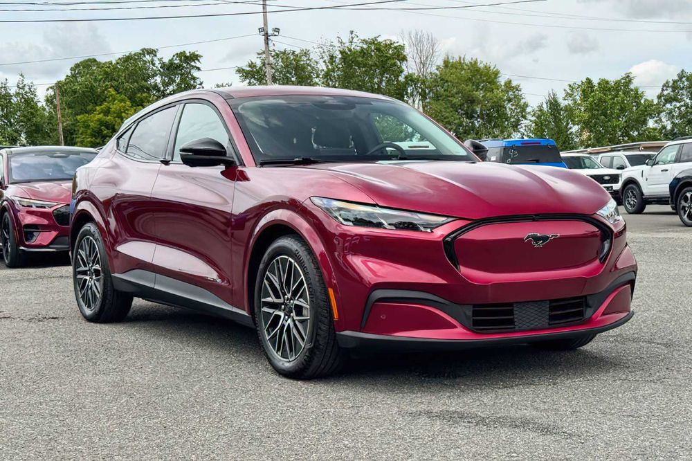 Ford Mustang Mach-E Premium      2025