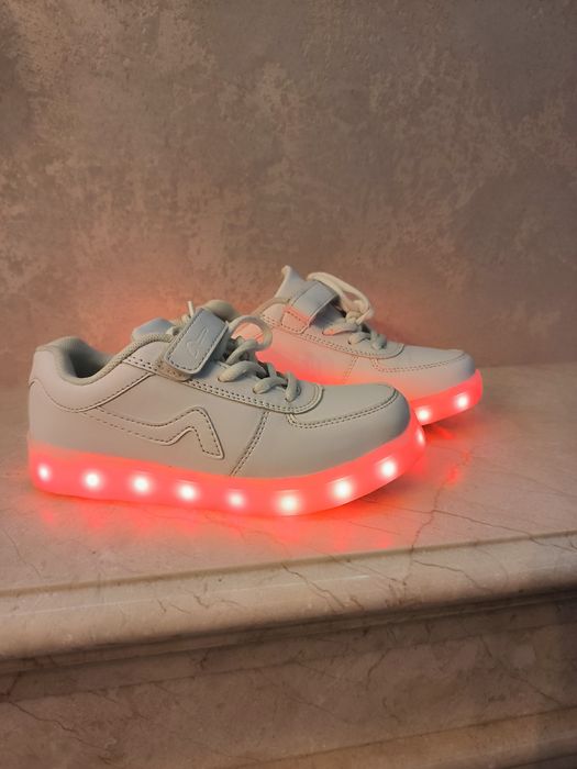 Дитячі кросівки з LED підсвіткою на USB р. 30 (устілка 18.5-19 см) Ідеальний стан