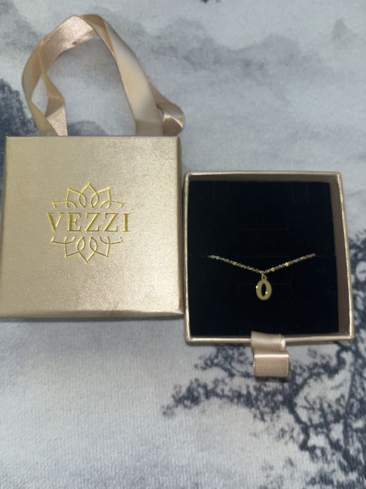 Bransoletka vezzi  literka O