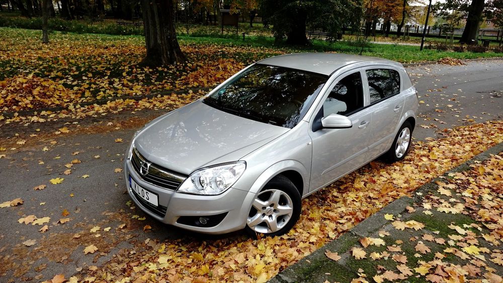 Opel Astra .. Klimatyzacja .. Tempomat .. Lusterko Fotochromatyczne .. Stan BDB