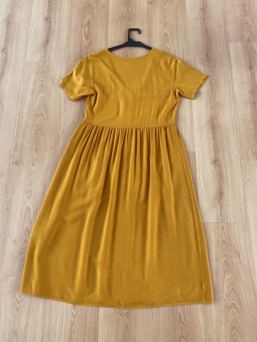 vestido amarelo mostarda