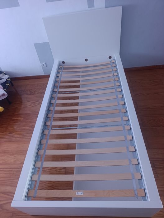 Cama solteiro com gavetas IKEA