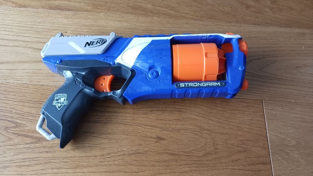NERF Strongarm stan bdb, 16 naboi gratis