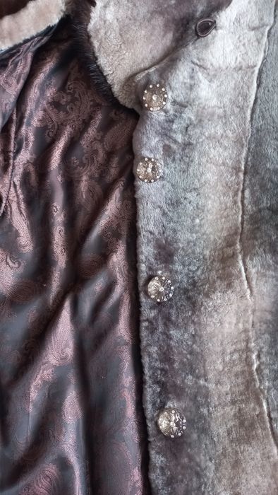 Шуба жіноча, мутонова