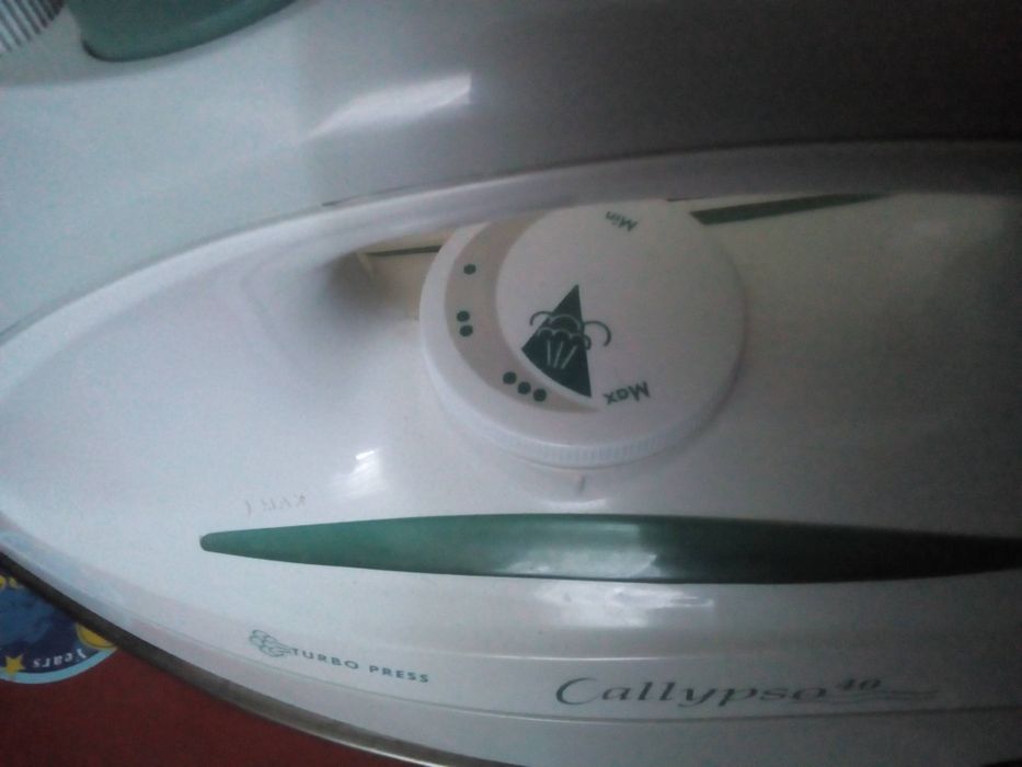 Ferro a vapor Ufesa. Novo