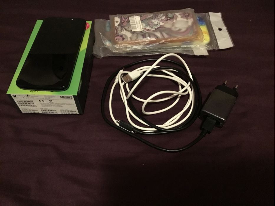 Motorola Moto G6 Play, ładowarka i etui