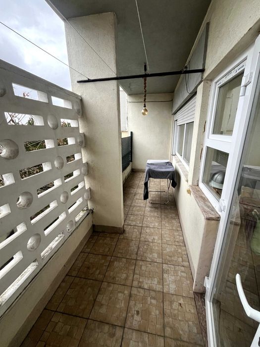 Para arrendar de quarto em rua Engenheiro Quartin Graça, 9