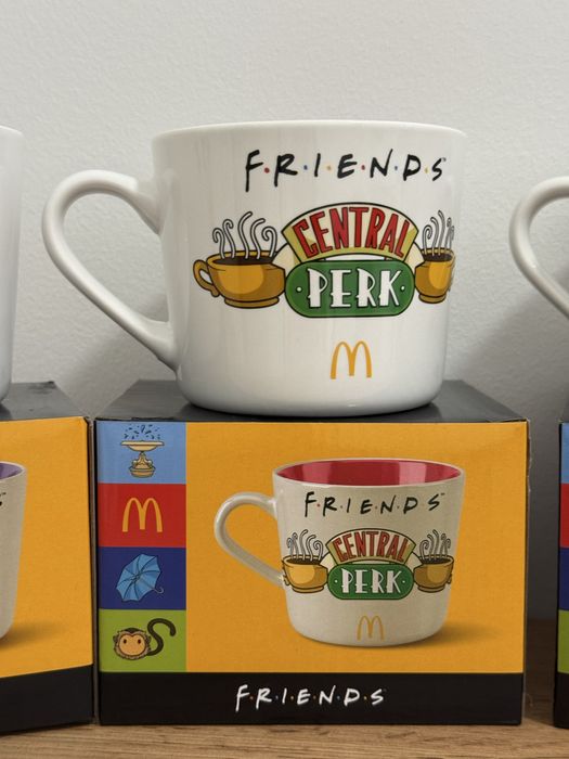 Чашки кружки Friends МакДональдз Друзі McDonalds диван фонтан рамка