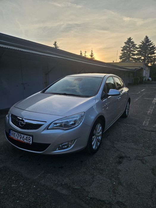 Wynajem samochodu Opel Astra