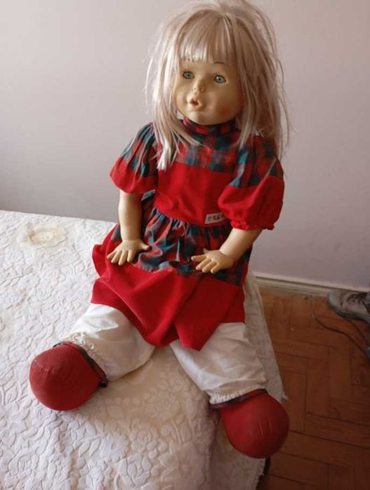Linda boneca com 88cms