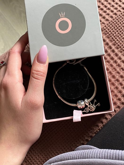Браслет Pandora.