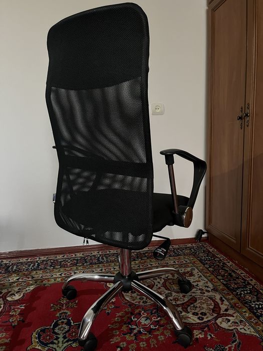 Офісне крісло / стілець