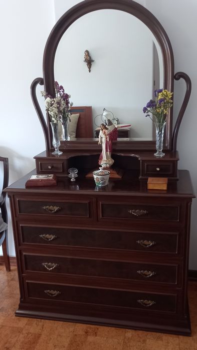 Mobilia de quarto, madeira,  bom estado