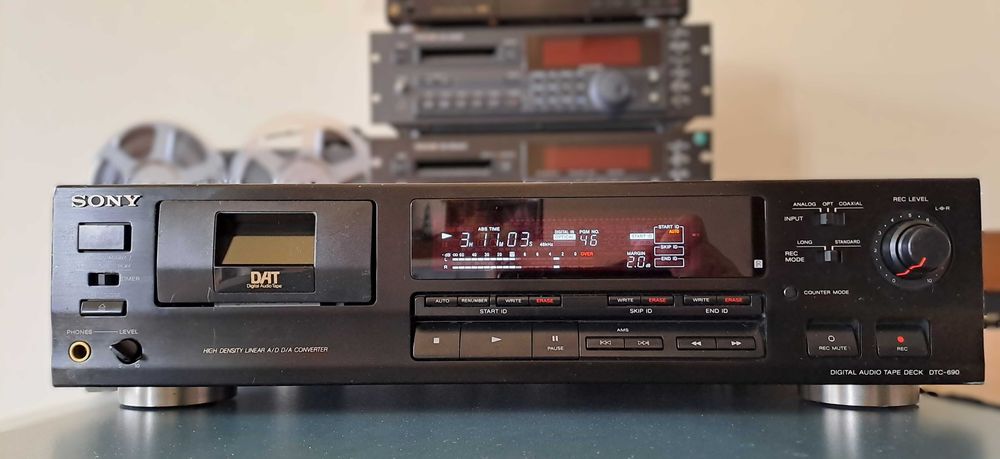 Magnetofon cyfrowy DAT Sony DTC 690 po serwisie.