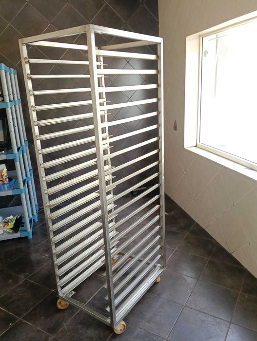 Carrinho tabuleiros em inox
