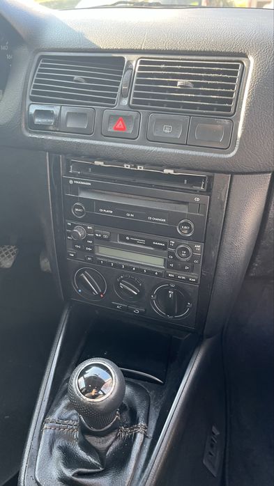 Golf IV - 99 1.4 Gasolina - Cinzento - Vistoriado até 03/2026