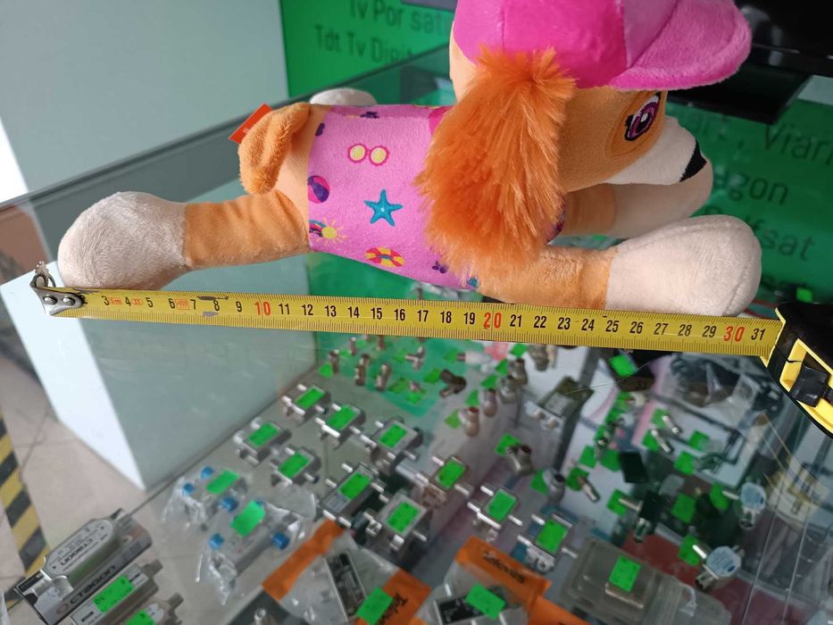MEGA PREÇO:Peluche Patrulha Pata Skye 30cm deitado