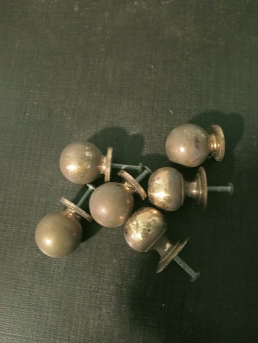 Puxadores em latão dourado