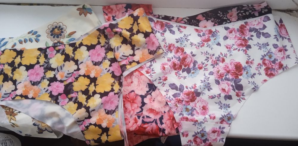 Набор женских бесшовных трусиков с цветами набір жіночих трусів квіти