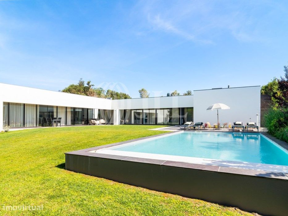 Moradia T4 com piscina privada, em condominínio, Óbidos