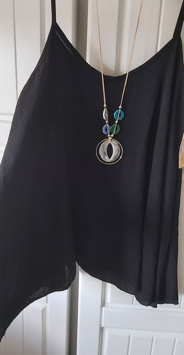 Blusa preta de alças. Rodada. XL