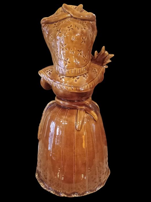 Minhota do ceramista de Barcelos António Ramalho 34 cm de altura