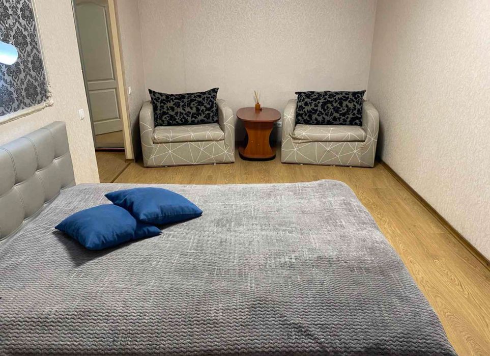 Сдам 1-ком студию . Правый берег . СВЕТ есть . Центр в 15 мин