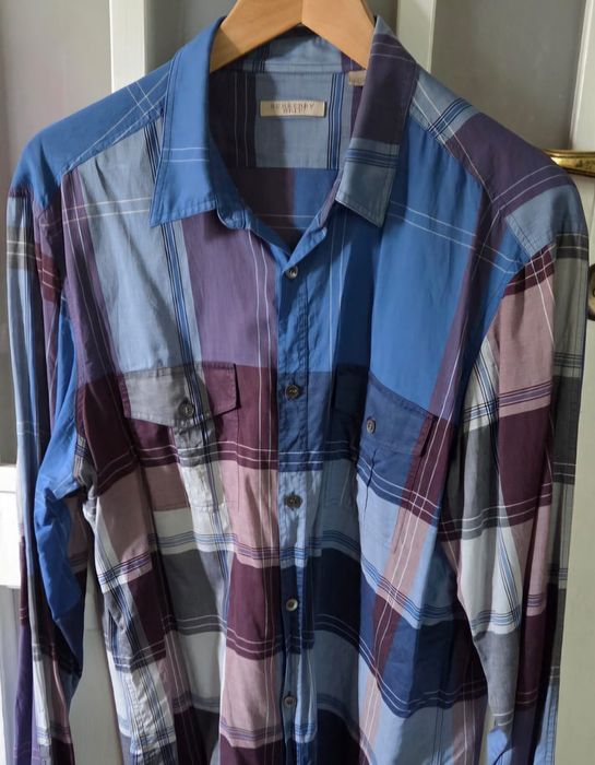 Burberry koszula L krata 100% oryginał nr seryjny

Piekna na lato