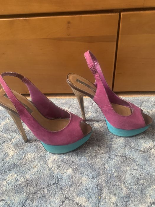 Босоніжки шкіряні.