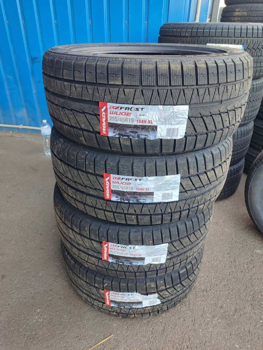 Roadx 255/45 R19 104V RXFROST WU02