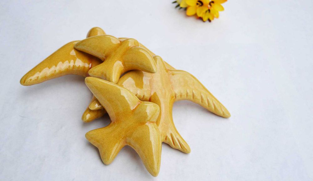 Stock off lote de 100 andorinhas em porcelana, várias cores e tamanhos