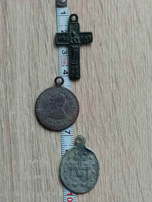 Medalik 2 szt + krzyżyk dewocjonalia stare polskie (34)