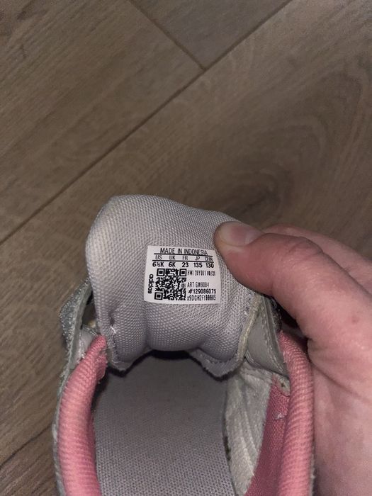 Кросівки adidas для дівчинки