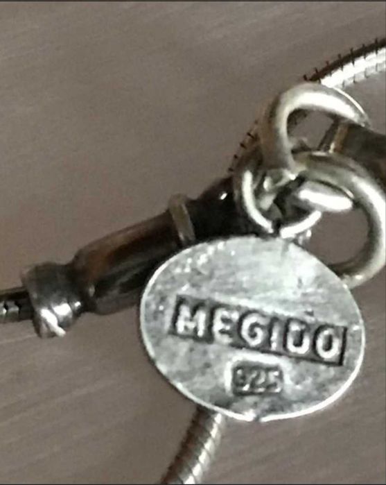 Срібне кольє з підвіскою мушля, натур. камінням