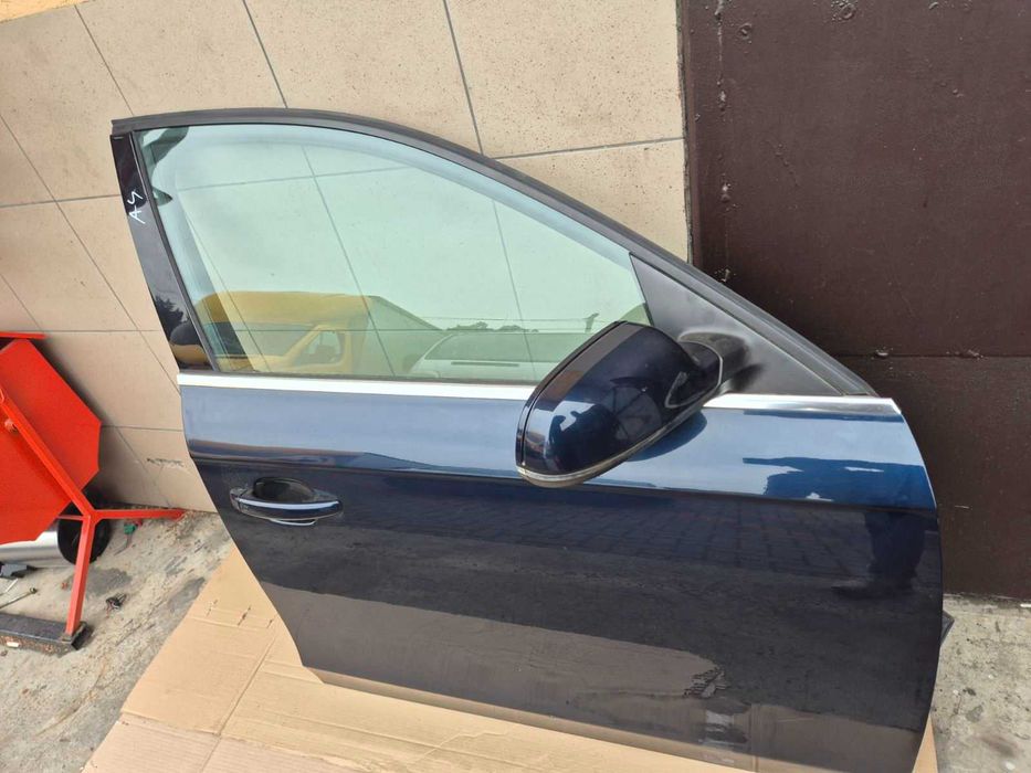 дверь передня права  Audi A4 B8 дверка передня права ауді а4б8