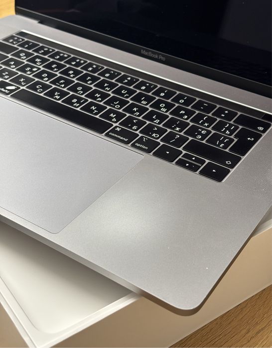 MacBook pro 15 2019 і7 32/512