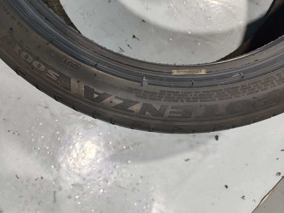 2 pneus semi novos 225-45R19 Bridgestone - Oferta da entrega - 150 EUR