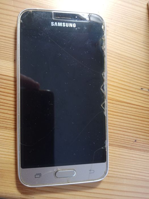На запчастини Смартфон Samsung J 120