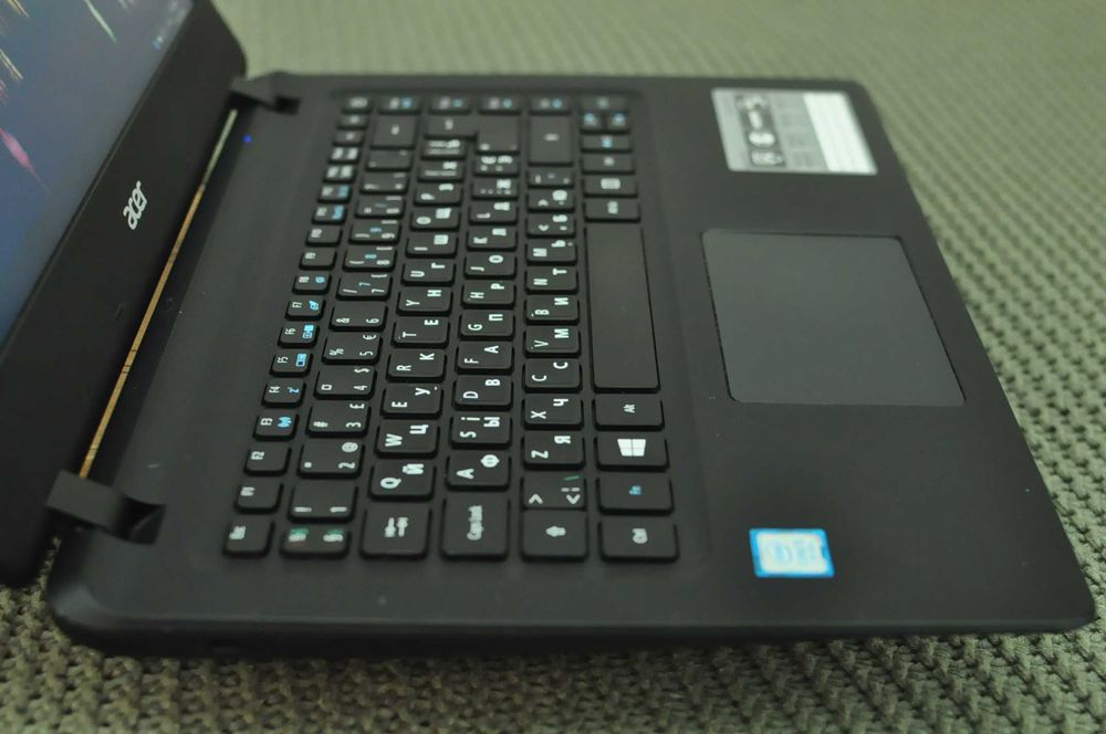 Игровой ноутбук Acer ES 14 (Core i3/ 4Gb/ SSD /Video 2Gb )