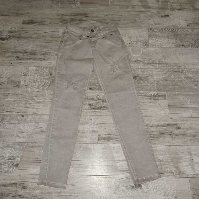 Tredy spodnie zgrabne i wygodne dla M/L