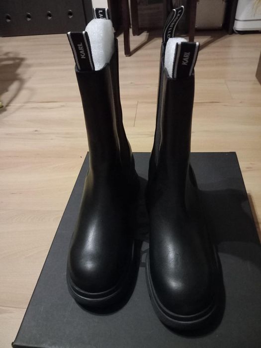 Karl Lagerfeld – Bridger Midi Gore Boot
Rozmiar: 40