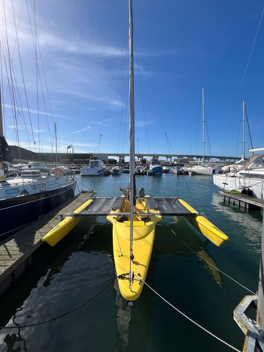 Trimaran desportivo Magnum 21