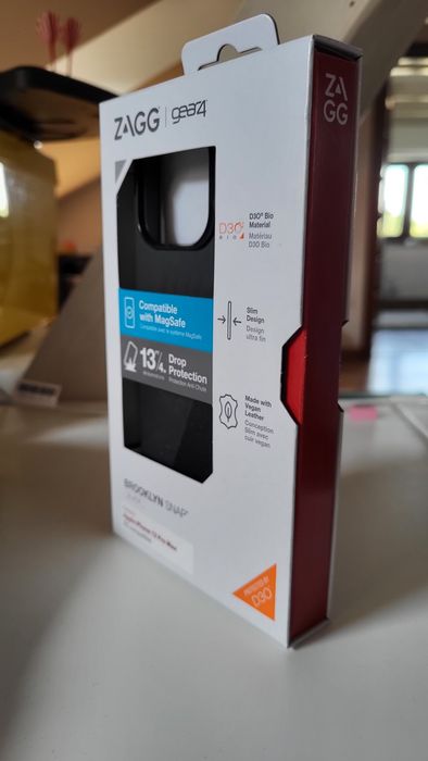 Etui Zagg Gear4 Brooklyn Snap Apple iPhone 13 Pro max Skóra