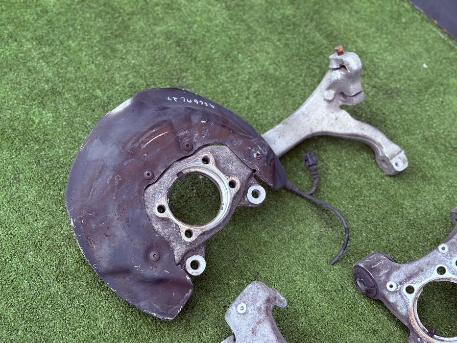 Цапфа передня задня поворотний кулак Ауді А6 С6 Audi A6 C6 розборка