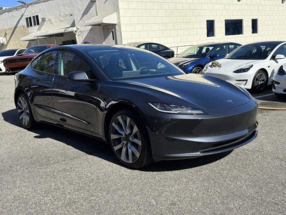 Tesla Model 3 Performance      2026