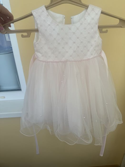 Святкова сукня ніжно рожева